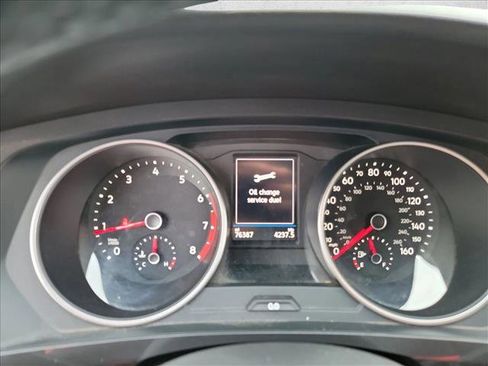 Used 2020 Volkswagen Tiguan SE image 17