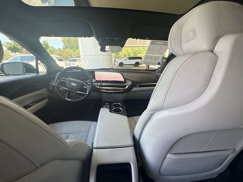 Certified 2024 Cadillac Lyriq Luxury AWD/4WD image 21