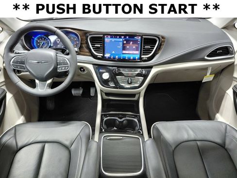 Certified 2024 Chrysler Pacifica Limited image 29