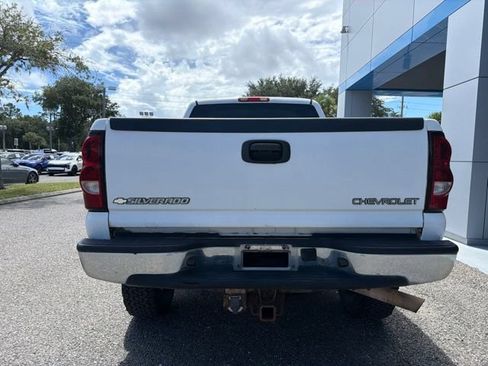 Used 2005 Chevrolet Silverado 2500 LS w/ Skid Plate Package AWD/4WD image 5