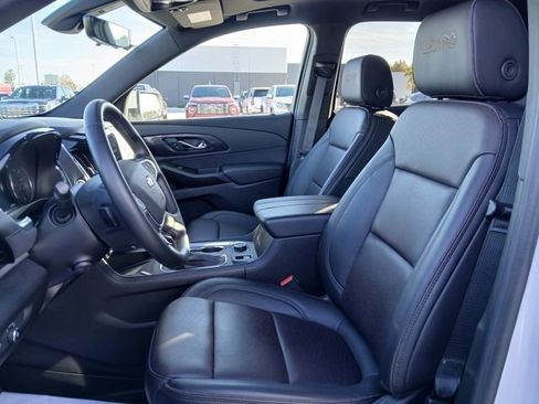 Used 2023 Chevrolet Traverse High Country image 11