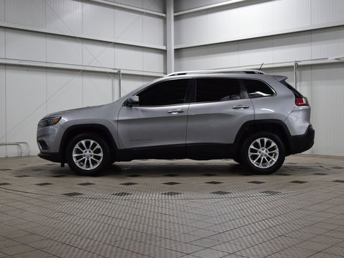 Used 2019 Jeep Cherokee Latitude w/ Cold Weather Group FWD image 4