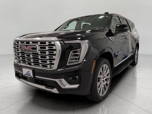 Used 2025 GMC Yukon XL Denali AWD/4WD image 12
