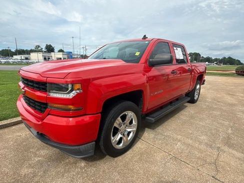 Used 2018 Chevrolet Silverado 1500 Custom w/ Custom Value Package AWD/4WD image 4