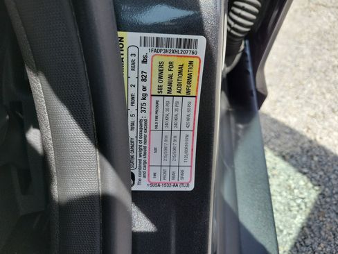 Used 2017 Ford Focus SEL w/ Cold Weather Package FWD image 32