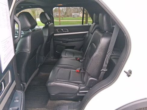Used 2016 Ford Explorer XLT w/ Equipment Group 202A image 20