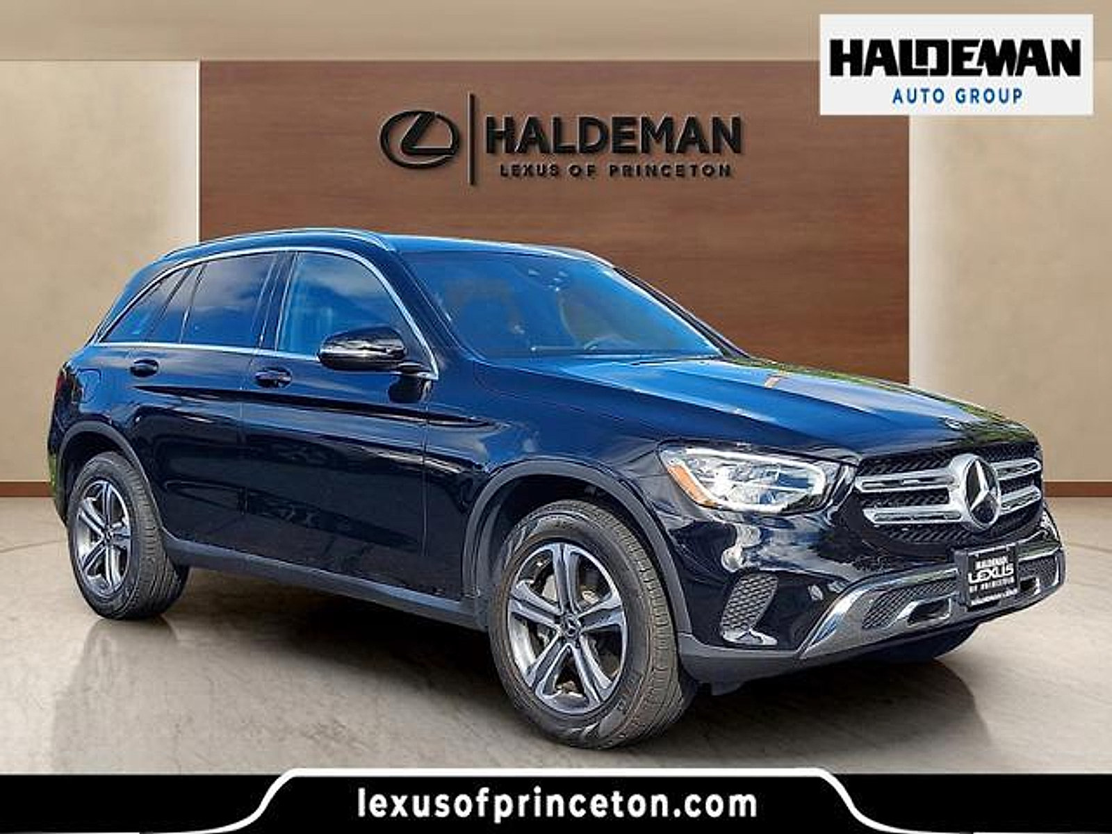 Used 2020 Mercedes-Benz GLC 300 4MATIC image 1