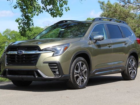 Used 2023 Subaru Ascent Limited w/ Technology Package AWD/4WD image 4