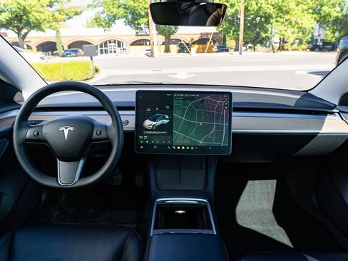 Used 2022 Tesla Model 3 Long Range AWD/4WD image 9