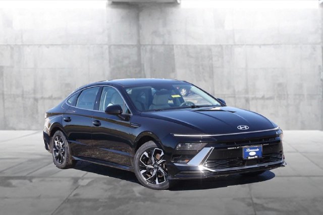Used 2025 Hyundai Sonata SEL FWD image 2