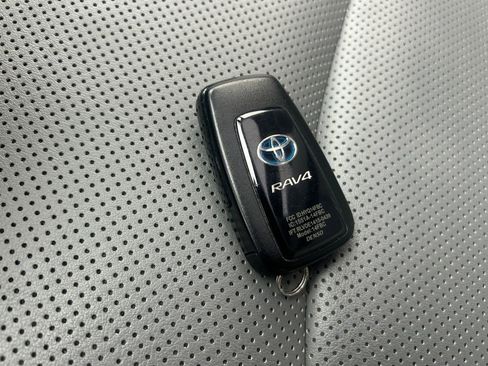 Used 2020 Toyota RAV4 Limited image 34