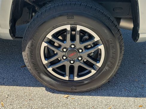 Used 2025 Toyota Tacoma TRD Sport image 5