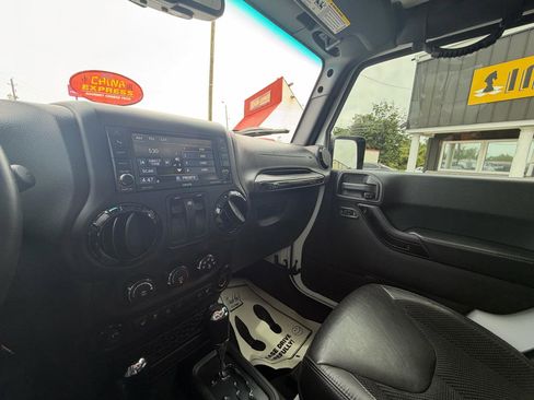 Used 2017 Jeep Wrangler Sahara AWD/4WD image 18