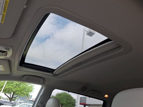 Used 2014 Toyota Sienna XLE image 30