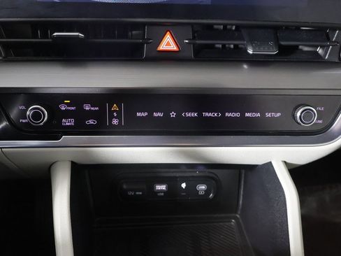 Used 2024 Kia Sportage EX image 45