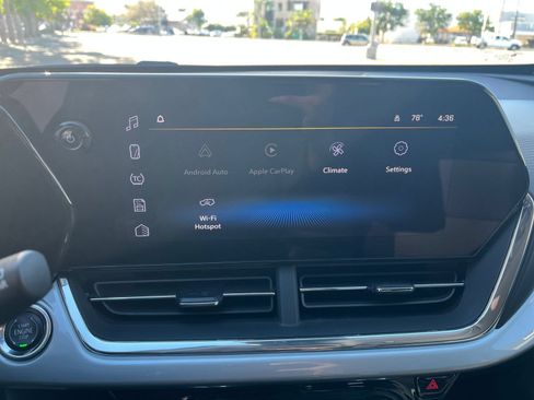 Used 2025 Chevrolet Trax LT FWD image 19