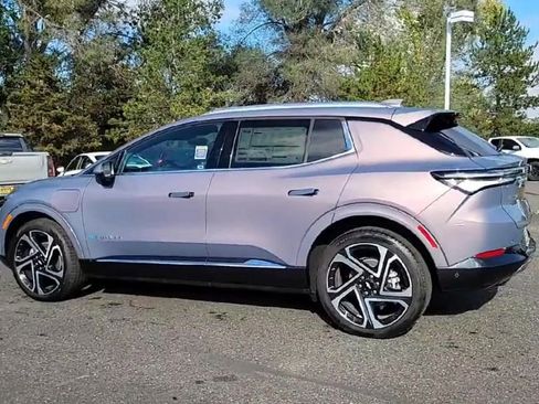 New 2026 Chevrolet Equinox EV LT image 6