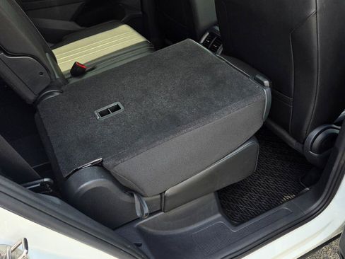 Certified 2022 Volkswagen Tiguan SE w/ Panoramic Sunroof Package FWD image 56