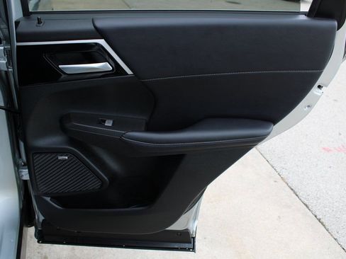 Used 2025 Mitsubishi Outlander SE image 24