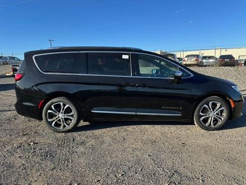 New 2026 Chrysler Pacifica Pinnacle FWD image 2