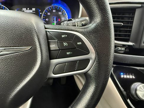 Used 2020 Chrysler Voyager Lxi FWD image 20