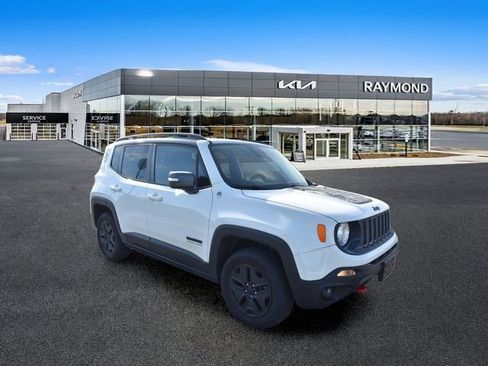 Used 2017 Jeep Renegade Trailhawk AWD/4WD image 10
