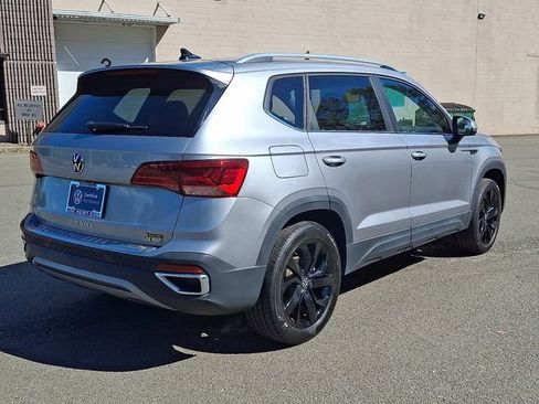 Certified 2023 Volkswagen Taos SE w/ Panoramic Sunroof Package AWD/4WD image 11