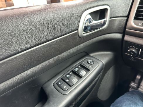 Used 2018 Jeep Grand Cherokee Altitude image 20