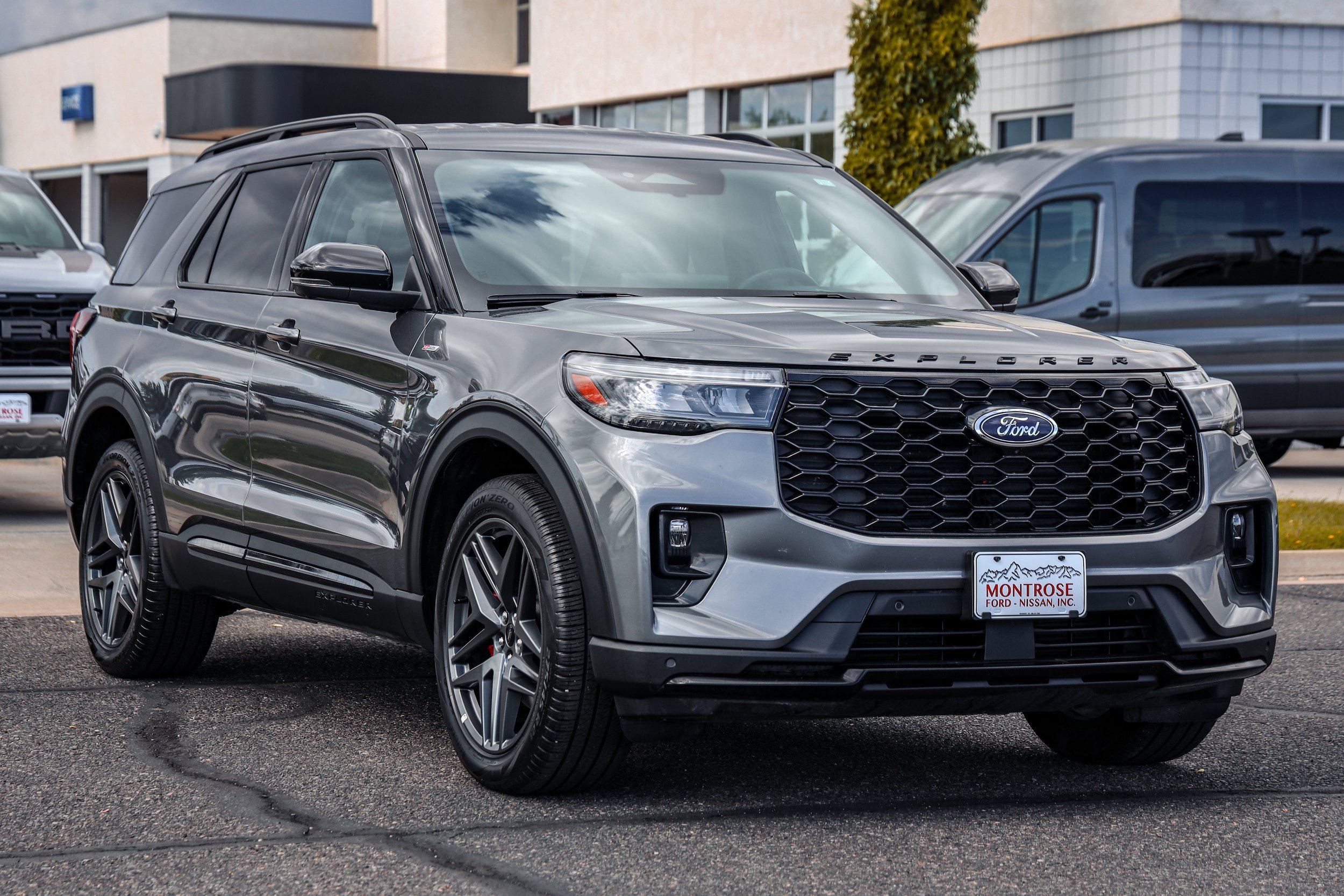 Used 2025 Ford Explorer ST-Line w/ ST-Line Street Pack AWD/4WD image 3
