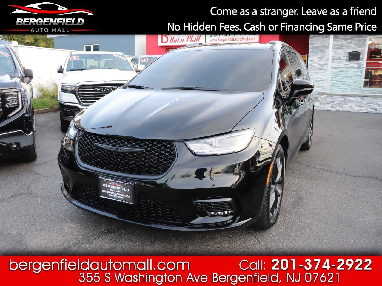 Used 2025 Chrysler Pacifica Limited FWD image 1