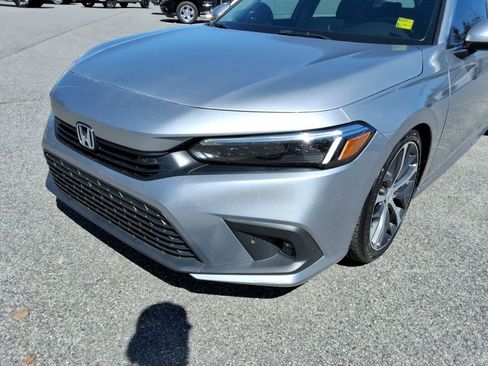 Used 2022 Honda Civic Touring image 9