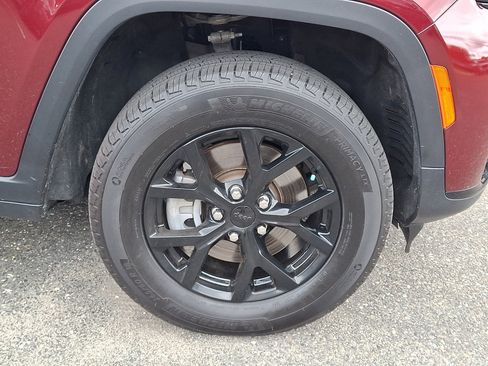 Used 2025 Jeep Grand Cherokee L Laredo AWD/4WD image 9