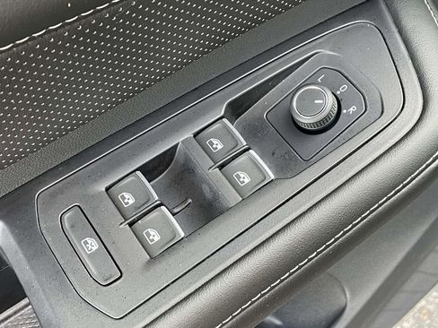 Used 2024 Volkswagen Atlas Cross Sport SE image 16