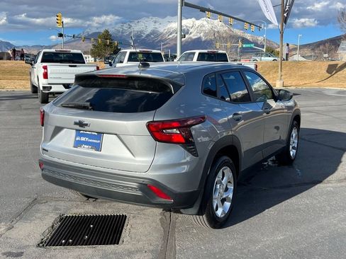 Certified 2025 Chevrolet Trax LS w/ LS Convenience Package image 10
