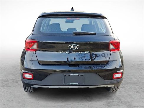 Used 2022 Hyundai Venue SE image 5