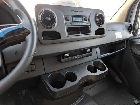Used 2025 Mercedes-Benz Sprinter 2500 image 35