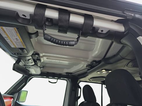 Used 2021 Jeep Wrangler Unlimited Rubicon AWD/4WD image 33