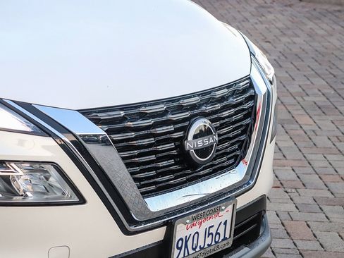 Used 2023 Nissan Rogue SV image 6