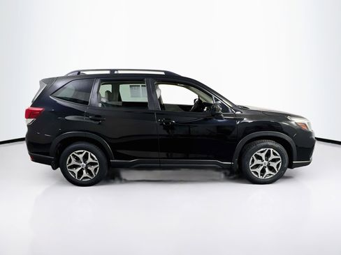 Used 2021 Subaru Forester Premium AWD/4WD image 4