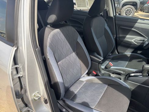 Used 2025 Nissan Versa SV image 34