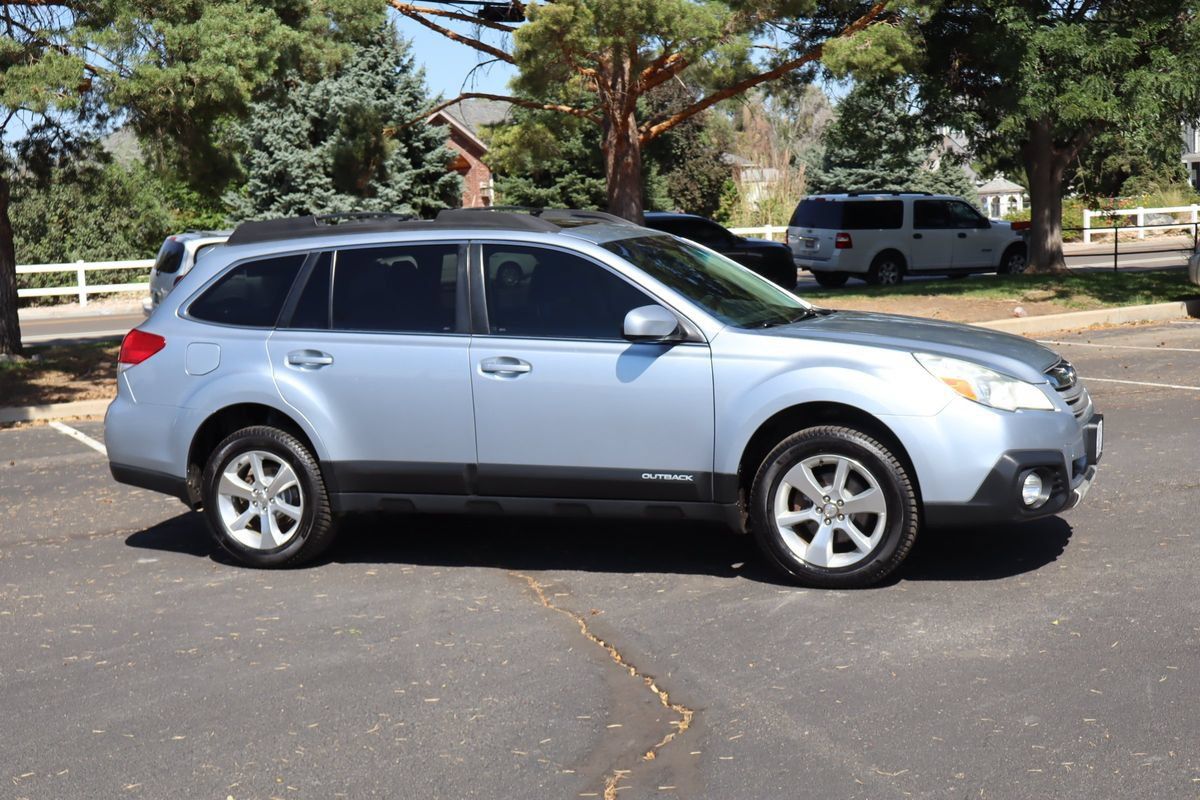 Used 2014 Subaru Outback 2.5i Limited w/ Moonroof Package AWD/4WD image 2