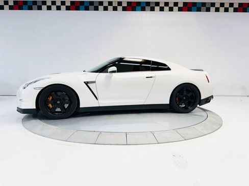 Used 2014 Nissan GT-R Black Edition AWD/4WD image 4