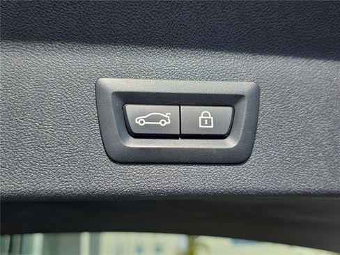 Used 2021 BMW X3 xDrive30e w/ Convenience Package image 9