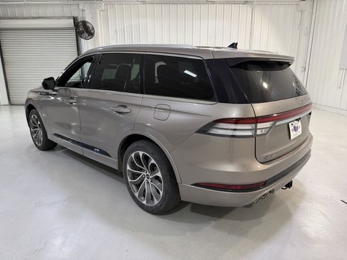 Used 2021 Lincoln Aviator Grand Touring w/ Elements Package Plus image 3