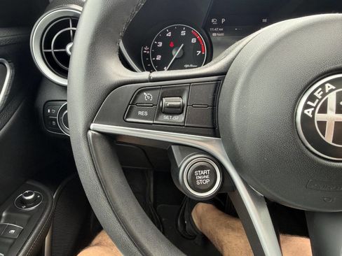 Used 2019 Alfa Romeo Giulia AWD w/ Cold Weather Package image 33
