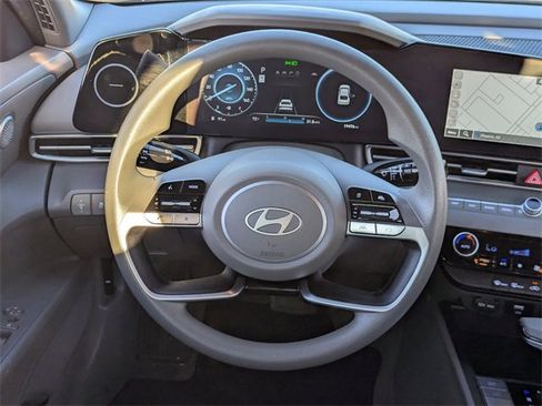 Used 2024 Hyundai Elantra SEL image 18