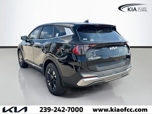 New 2026 Kia Sportage LX image 3