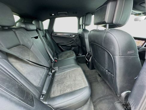 Used 2019 Porsche Macan AWD/4WD image 18