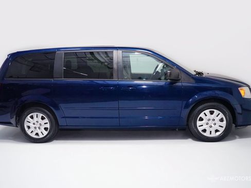 Used 2016 Dodge Grand Caravan SE w/ Quick Order Package 29E SE FWD image 3
