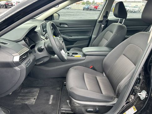 Used 2025 Nissan Altima 2.5 SV FWD image 23